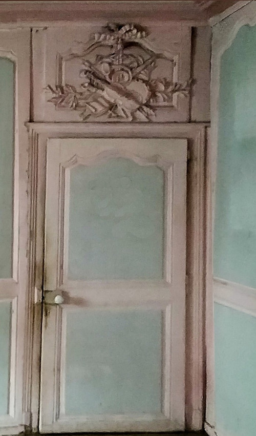 Superb 'romantic' woodwork from the 18th century. Antique Doors