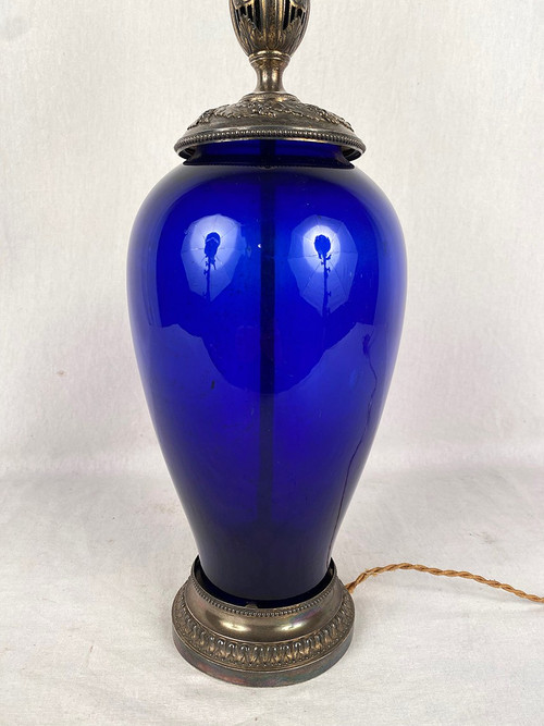Risler e Carré. Lampada grande in vetro blu e montatura argento, marchio Minerva