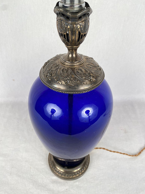 Risler e Carré. Lampada grande in vetro blu e montatura argento, marchio Minerva