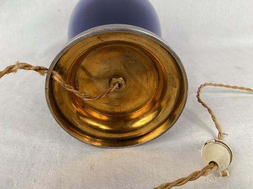 Risler e Carré. Lampada grande in vetro blu e montatura argento, marchio Minerva