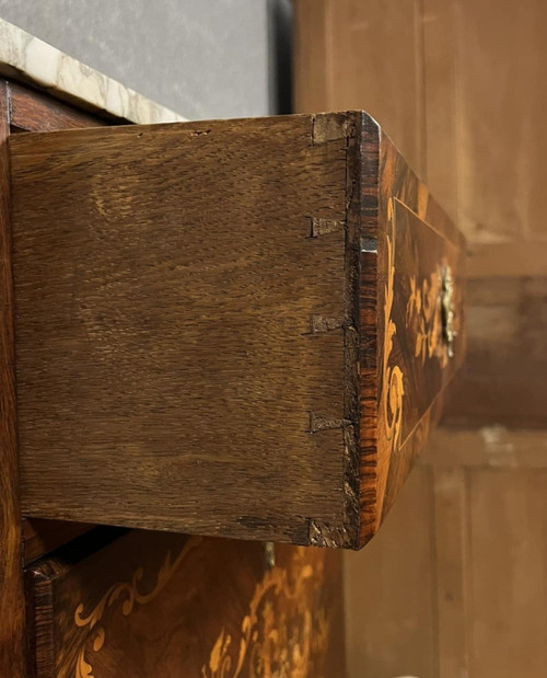 Lady's secretary in marquetry of noble woods depicting floral scrolls and a vase.