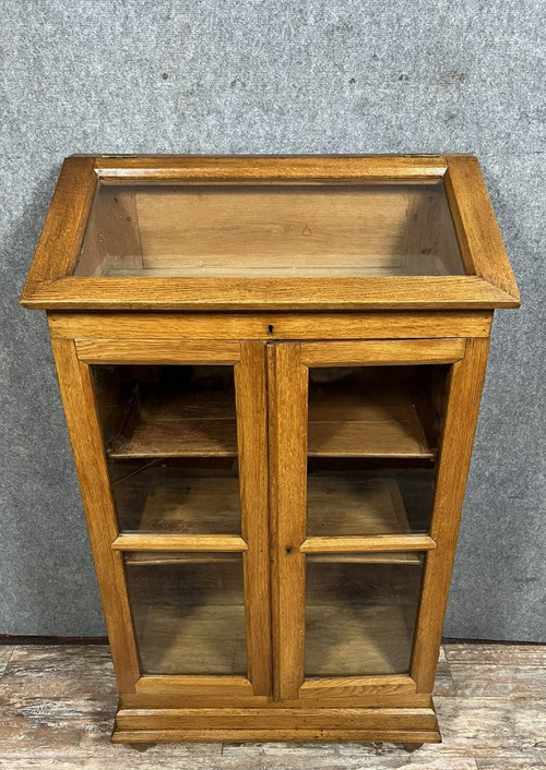 Apothecary display case with inclined plane, Napoleon III period, in solid oak, circa 1880