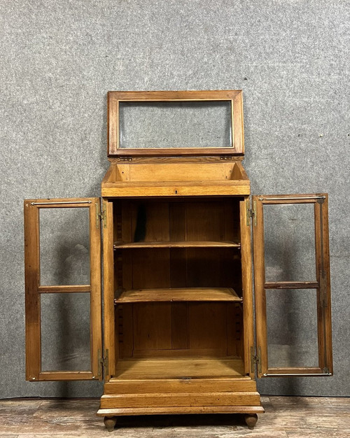 Apothecary display case with inclined plane, Napoleon III period, in solid oak, circa 1880