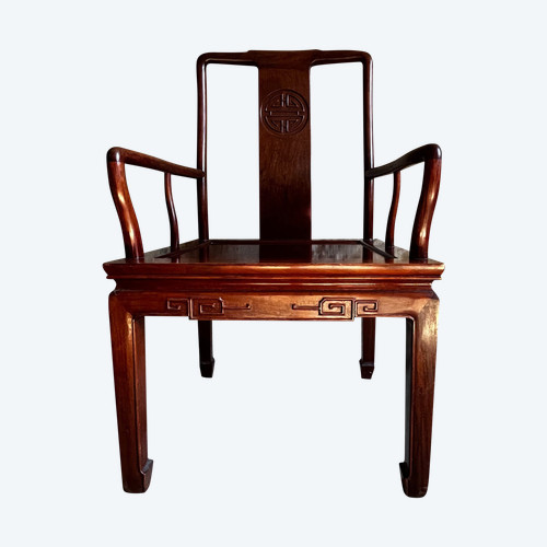Fauteuil chinois fin XIXème début XXème siècle, en hua-li (bois de fer), sculpté. En parfait état.