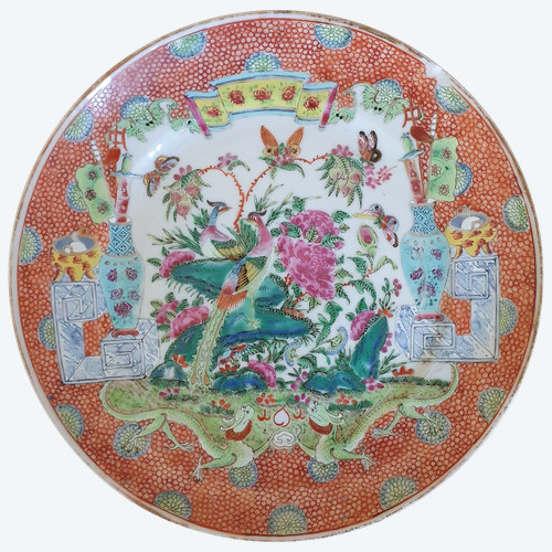 Assiette en porcelaine chinoise Canton décorée dans la palette de la famille rose, seconde moitié du XIXe siècle