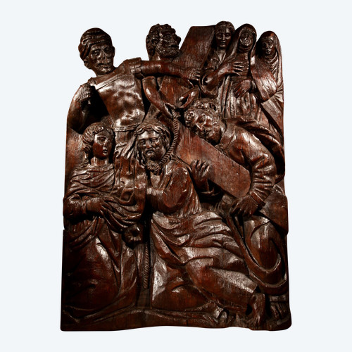  Impressionante scultura in rilievo di Cristo che porta la croce sulla via del Calvario verso