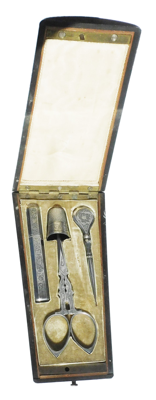 coffret nécessaire de couture Ciseaux à Broder broderie Anciens dentelle En Acier gravé Napoléon III