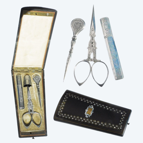 coffret nécessaire de couture Ciseaux à Broder broderie Anciens dentelle En Acier gravé Napoléon III