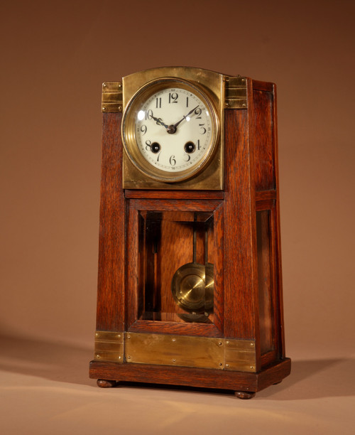 Art Nouveau/Déco Gustav Serrurier-Bovy (1858-1910) Une rare garniture d'horloge en chêne et laiton, 