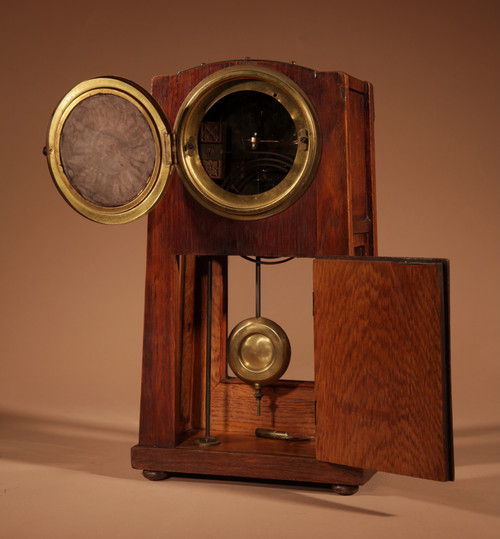 Art Nouveau/Déco Gustav Serrurier-Bovy (1858-1910) Une rare garniture d'horloge en chêne et laiton, 