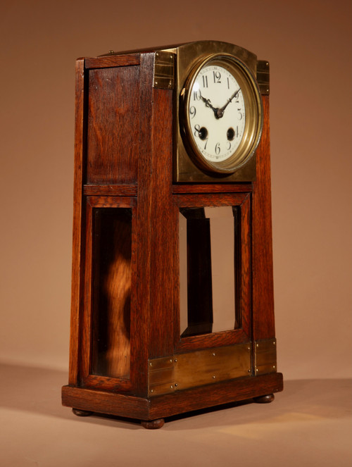 Art Nouveau/Déco Gustav Serrurier-Bovy (1858-1910) Une rare garniture d'horloge en chêne et laiton, 