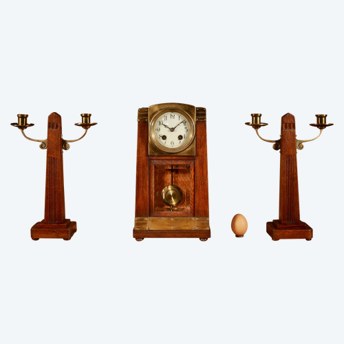 Art Nouveau/Déco Gustav Serrurier-Bovy (1858-1910) Une rare garniture d'horloge en chêne et laiton, 