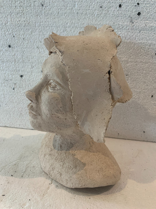 Busto femminile in terracotta bianca XX secolo