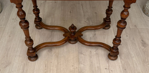 Table A Ecrire En Noyer d'Epoque Louis XIV Estampille XVIIème Siecle