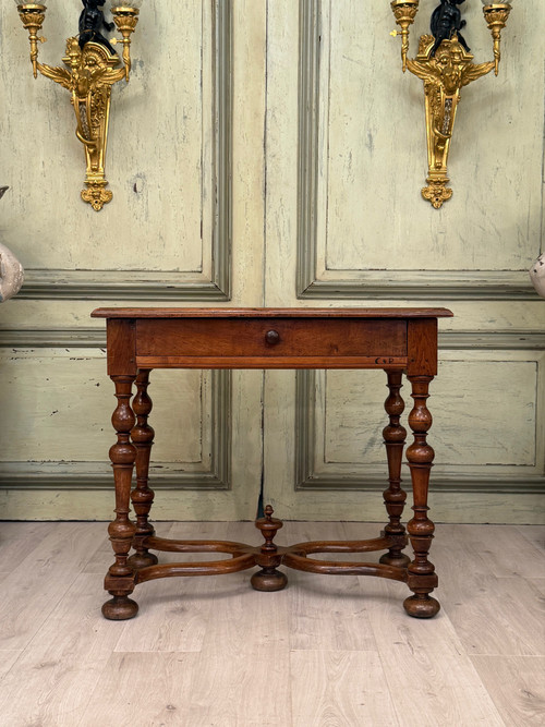 Table A Ecrire En Noyer d'Epoque Louis XIV Estampille XVIIème Siecle