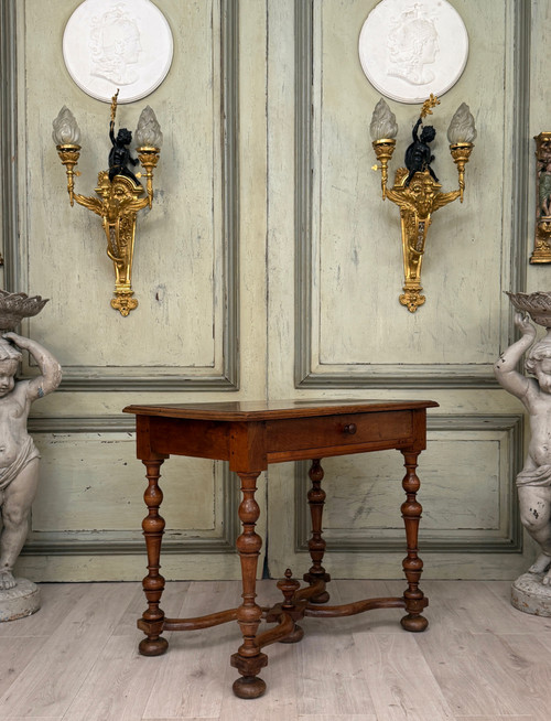 Table A Ecrire En Noyer d'Epoque Louis XIV Estampille XVIIème Siecle