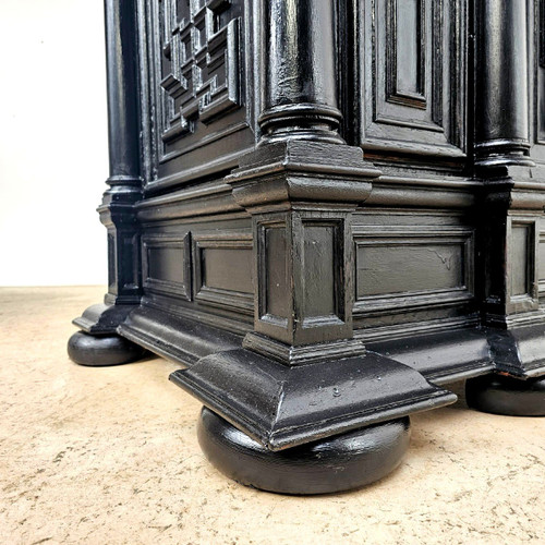 Credenza in lacca nera del XVIII secolo