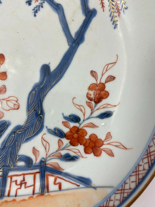 Soup plate Imari Compagnie des Indes 18th century white background gold highlights