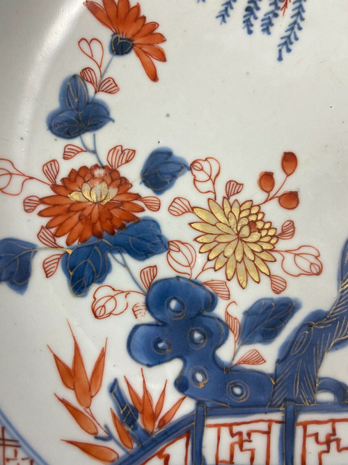 Soup plate Imari Compagnie des Indes 18th century white background gold highlights