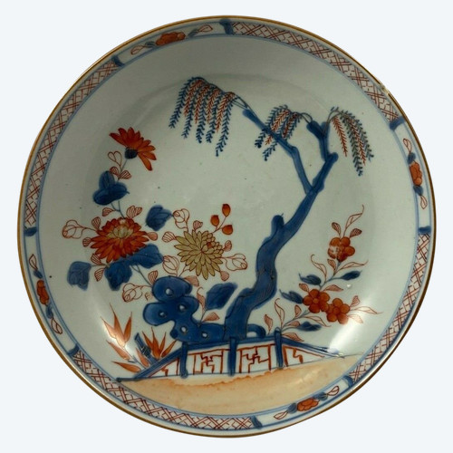 Soup plate Imari Compagnie des Indes 18th century white background gold highlights
