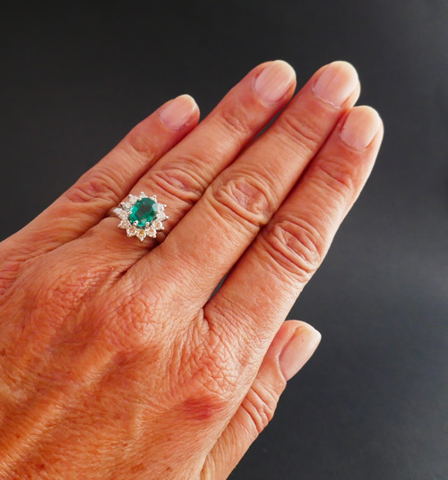 Ring Smaragd Und Diamanten. Zertifikat.