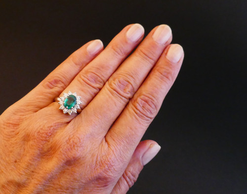 Ring Smaragd Und Diamanten. Zertifikat.