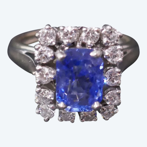 Bague saphir de Ceylan et diamants. or et platine.