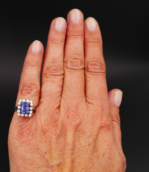 Bague saphir de Ceylan et diamants. or et platine.