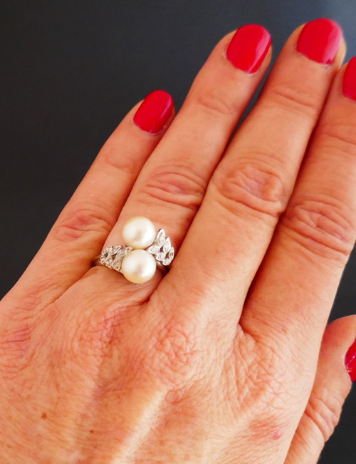 Anello con perle e diamanti, oro 18 carati.