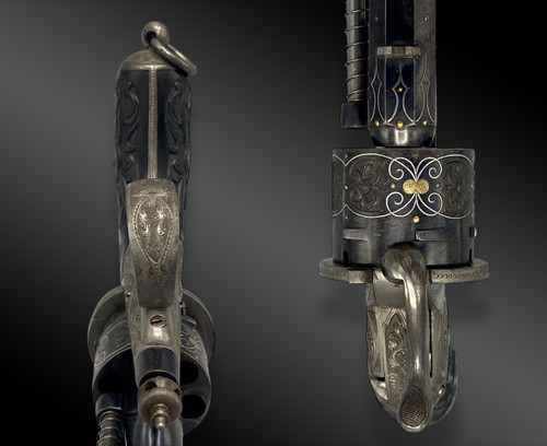 Notwendiges Kästchen mit einem luxuriösen Revolver mit Brosche CHAMELOT DELVIGNE. FRANKREICH XIX. Jahrhundert