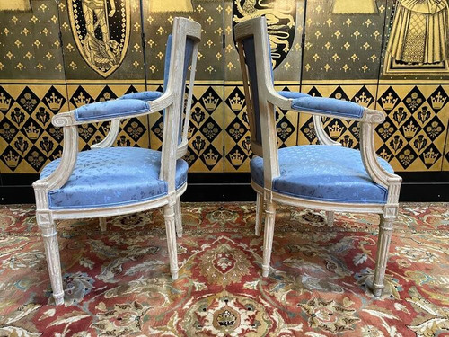 Paire de fauteuils cabriolets de style Louis XVI