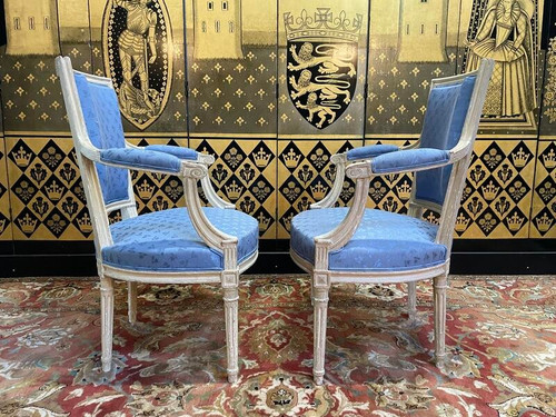 Paire de fauteuils cabriolets de style Louis XVI