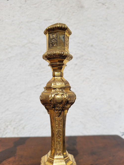 Coppia di candelieri al mercurio in bronzo dorato, XIX secolo