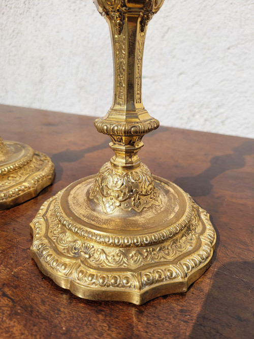 Coppia di candelieri al mercurio in bronzo dorato, XIX secolo