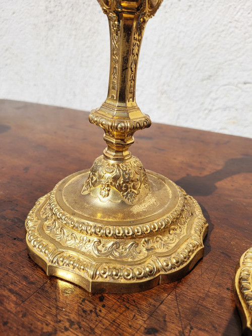 Coppia di candelieri al mercurio in bronzo dorato, XIX secolo