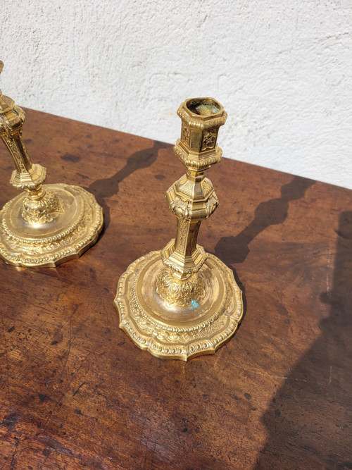 Coppia di candelieri al mercurio in bronzo dorato, XIX secolo