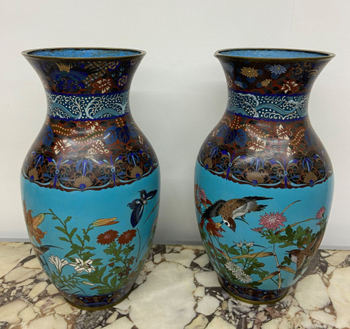 Paire de vases en émail cloisonné Japon XIXème.