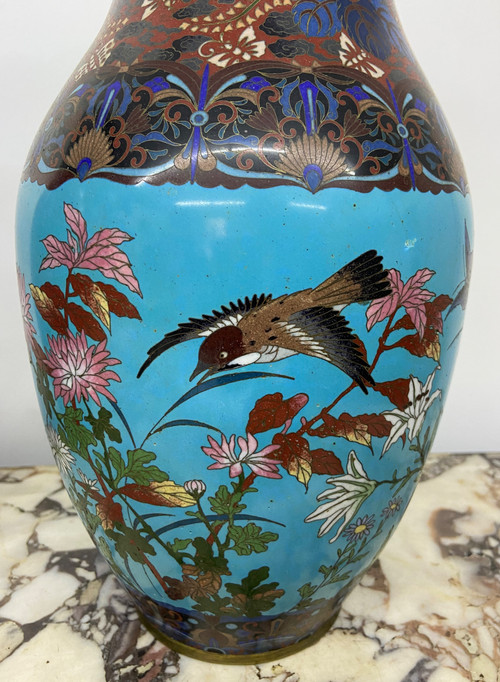 Paire de vases en émail cloisonné Japon XIXème.