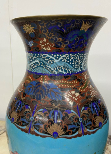 Paire de vases en émail cloisonné Japon XIXème.