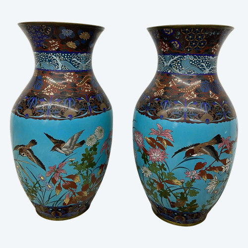 Paire de vases en émail cloisonné Japon XIXème.
