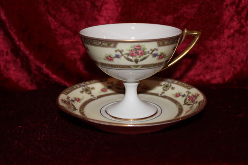Limoges porcelain tea service with floral design, early 20th century, perfect condition