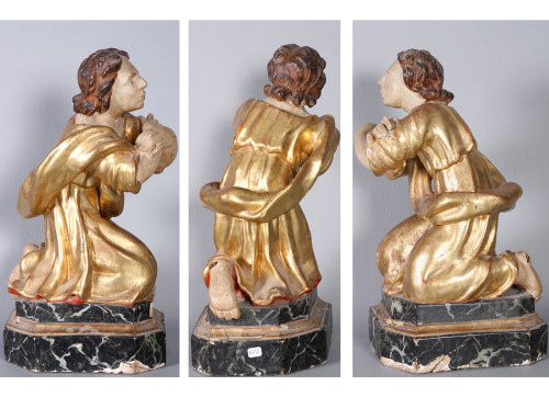 Grande sculpture en bois doré du 18 ème siècle, Saint agenouillé