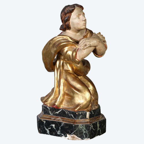 Grande sculpture en bois doré du 18 ème siècle, Saint agenouillé