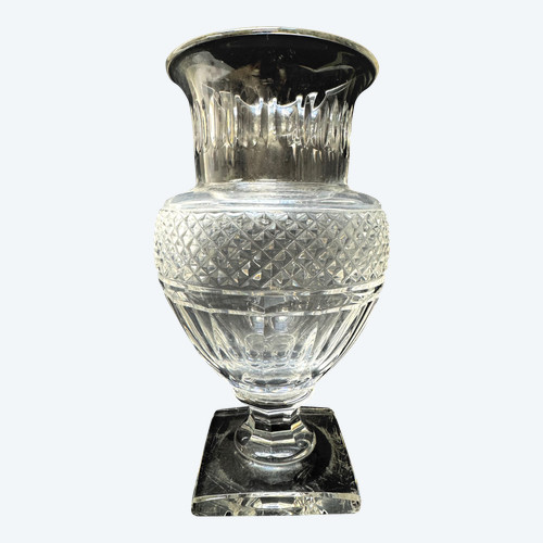 Baccarat - Vaso in cristallo a forma di Medici, modello Laeticia. 