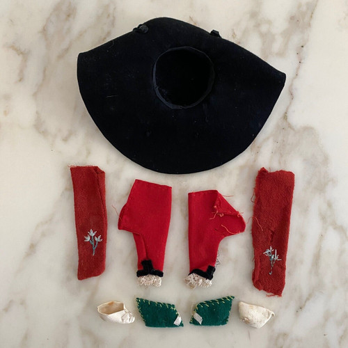 Salt worker's outfit for doll from the early 20th century in fabric and felt