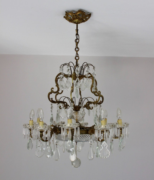 Kronleuchter mit Quasten und Bronze, Kristallbecher im Louis XV-Stil 