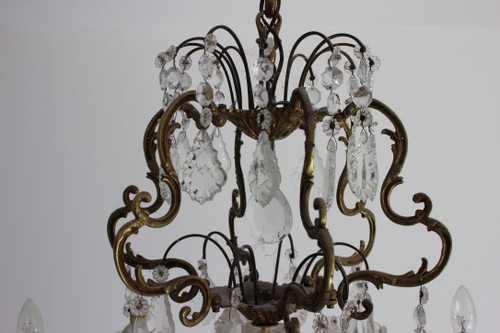 Kronleuchter mit Quasten und Bronze, Kristallbecher im Louis XV-Stil 
