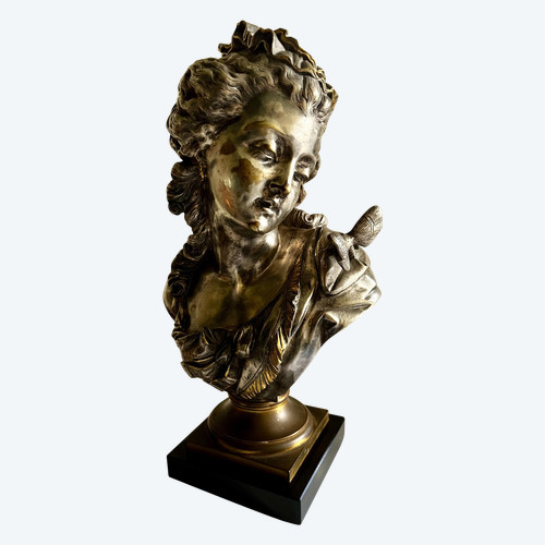 Bronzo argentato e dorato di Auguste PEIFFER (1832-1886), "Giovane donna con farfalla"