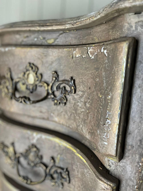 Cassettone a balestra Luigi XV Bell in patina risalente al '900