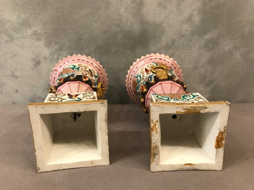 Pair of Medici vases in Old Paris porcelain from the 19th century